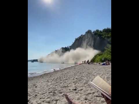 Large Portion of Scarborough Bluffs Collapses